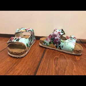 GRILS FLORAL BIRKENSTOCK-STYLE SANDALS!